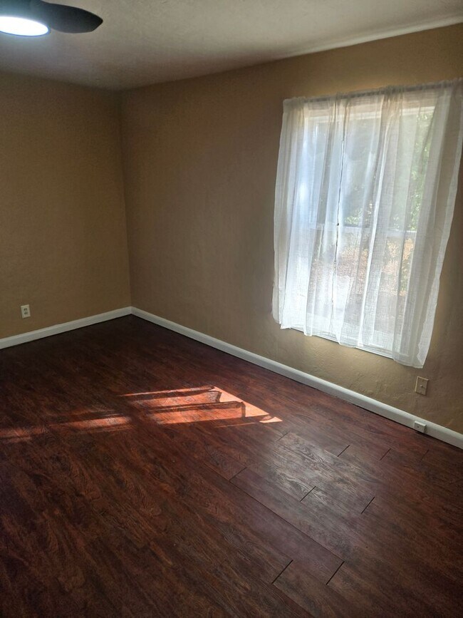 Building Photo - San426