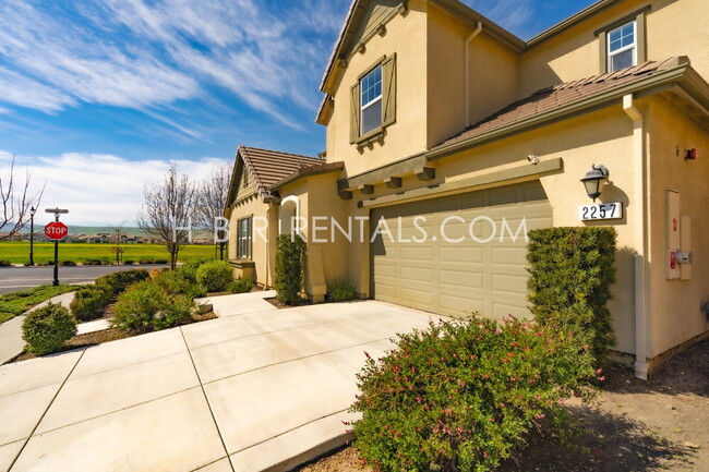 Building Photo - EXCLUSIVE ELLIS HOME For Rent in Tracy - o...