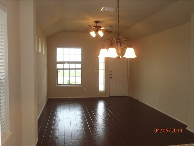 Building Photo - Luxury Duplex / Hutto TX