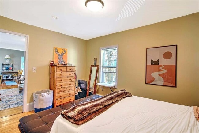 Building Photo - 220 Carpenter St