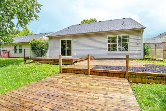 Building Photo - 5 Ashwood Cir