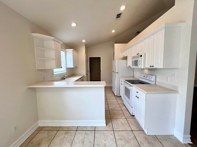 Building Photo - 2031 Sunny Dale Dr