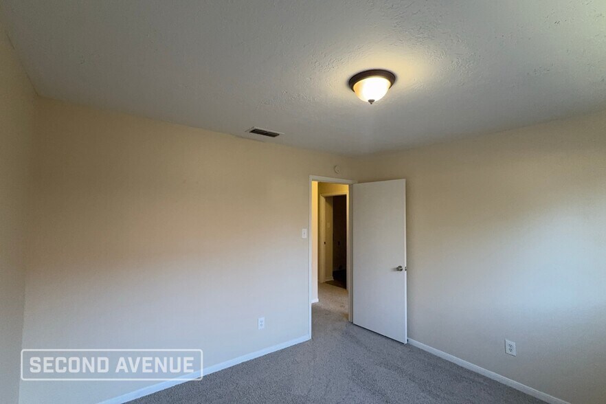 Building Photo - 7023 Foxhurst Ln