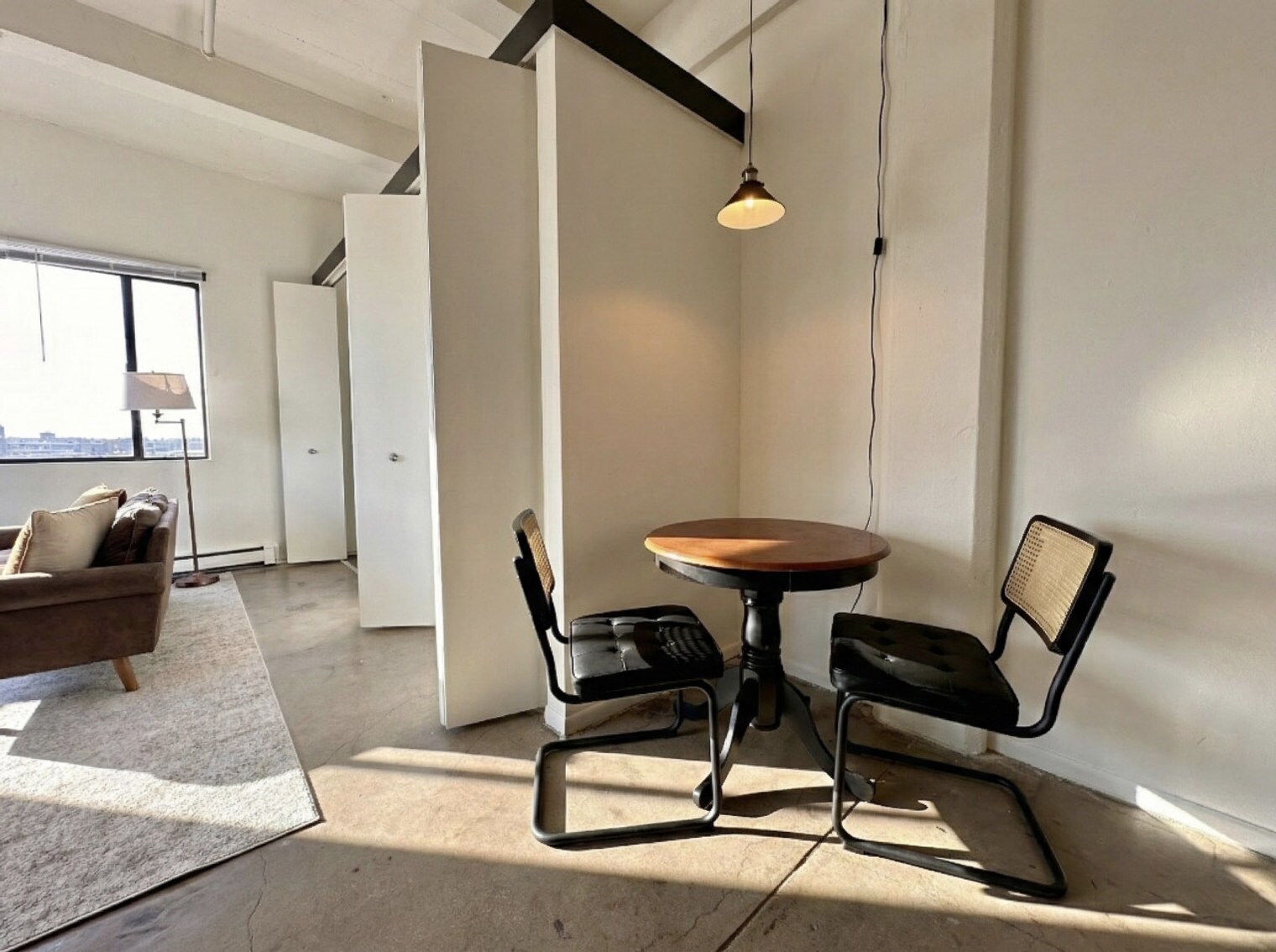 Building Photo - 823 N 2nd St