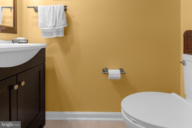 Building Photo - 15728 Beau Ridge Dr