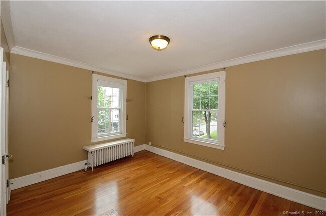 Building Photo - 5A Robin Rd