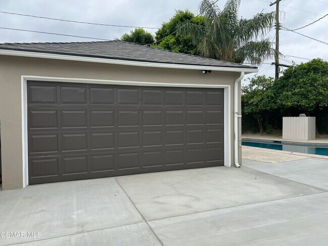 Building Photo - 17144 Baltar St