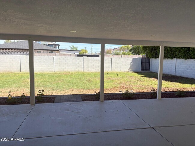 Building Photo - 4402 E Mitchell Dr