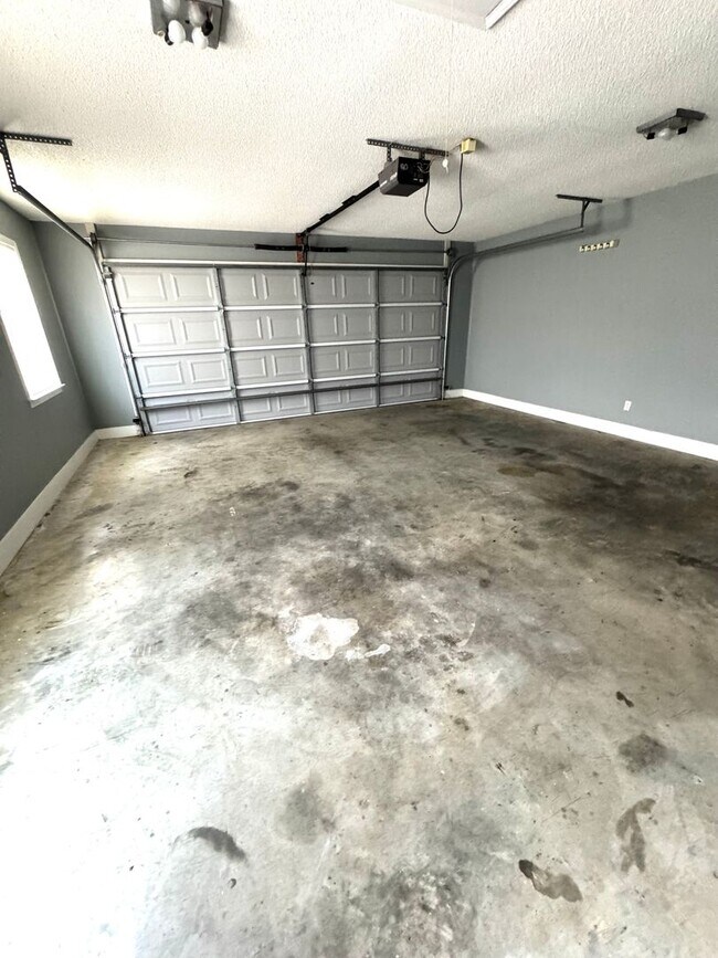 Building Photo - 3085 Achey Dr