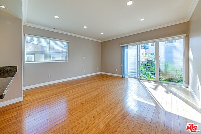 Building Photo - 3061 W 12th Pl