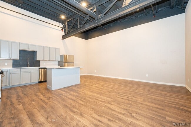 Building Photo - 2335 Main St