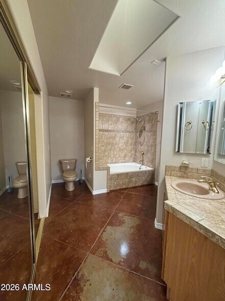 Building Photo - 5342 S San Pedro Ave