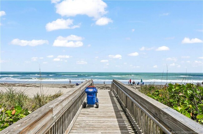 Building Photo - 9650 S Ocean Dr