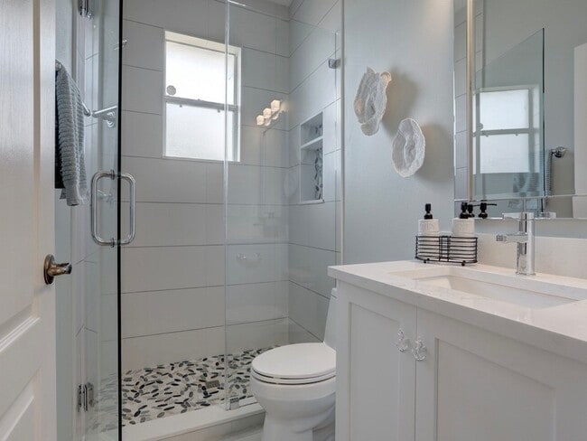 Building Photo - 309 Swallowtail Ln