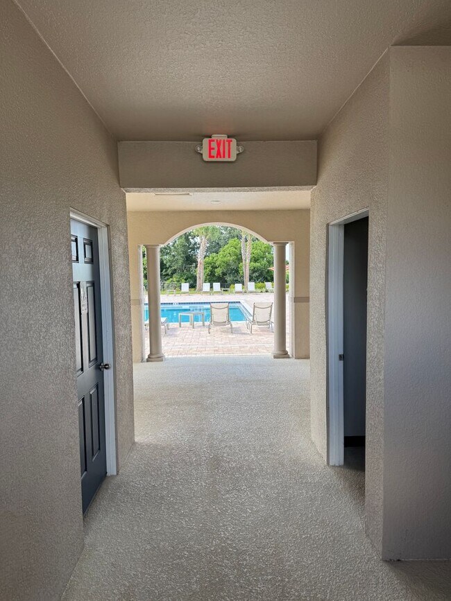 Building Photo - 663 Meadows Edge Pl