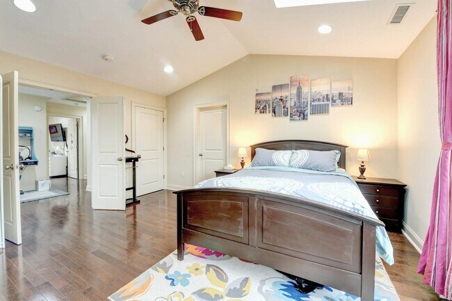 Building Photo - 1625 Paterson Plank Rd