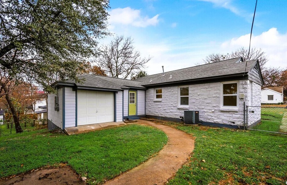 Building Photo - 1411 Arborvitae Ave
