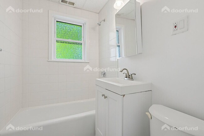 Building Photo - 17 Wachusett St