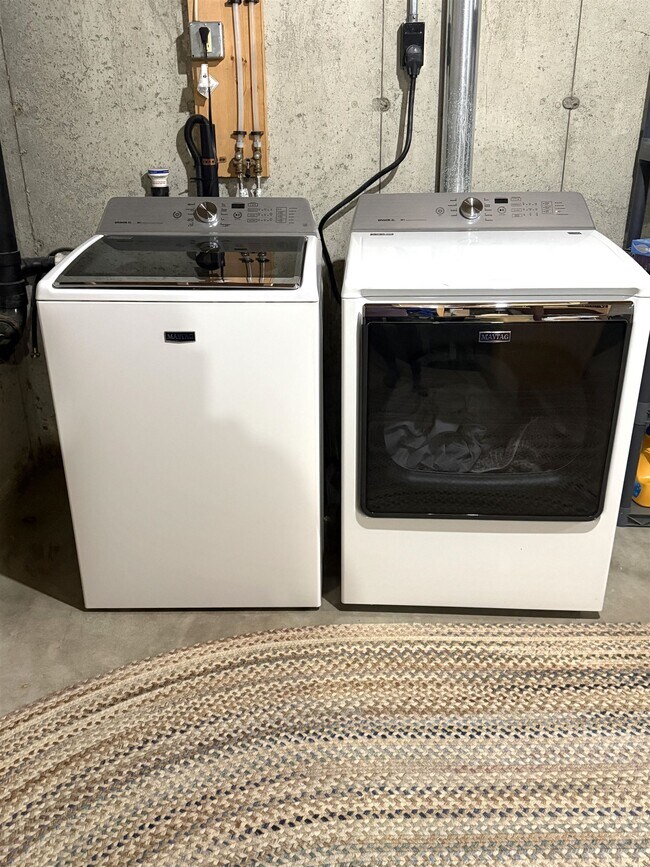 Building Photo - 57 Meetinghouse Rd