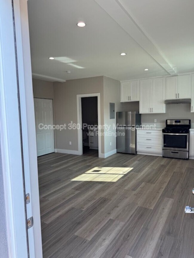 Building Photo - 318 E Heath Ln