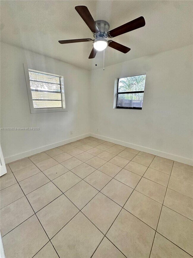 Building Photo - 4111 SW 33rd St
