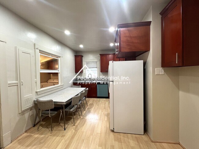 Building Photo - Charming 3bd/1ba Midtown Apartment-Must See!