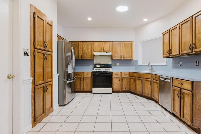 Building Photo - 14509 Crystal Ct