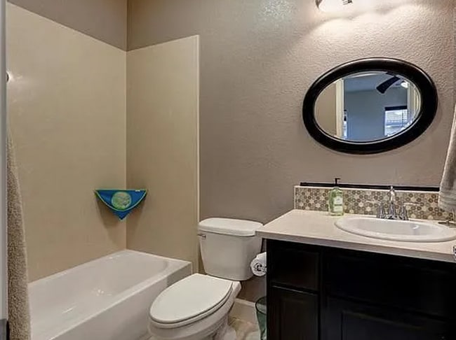 Building Photo - EPIC REA - Modern-Style 3 BR/3BA townhouse...