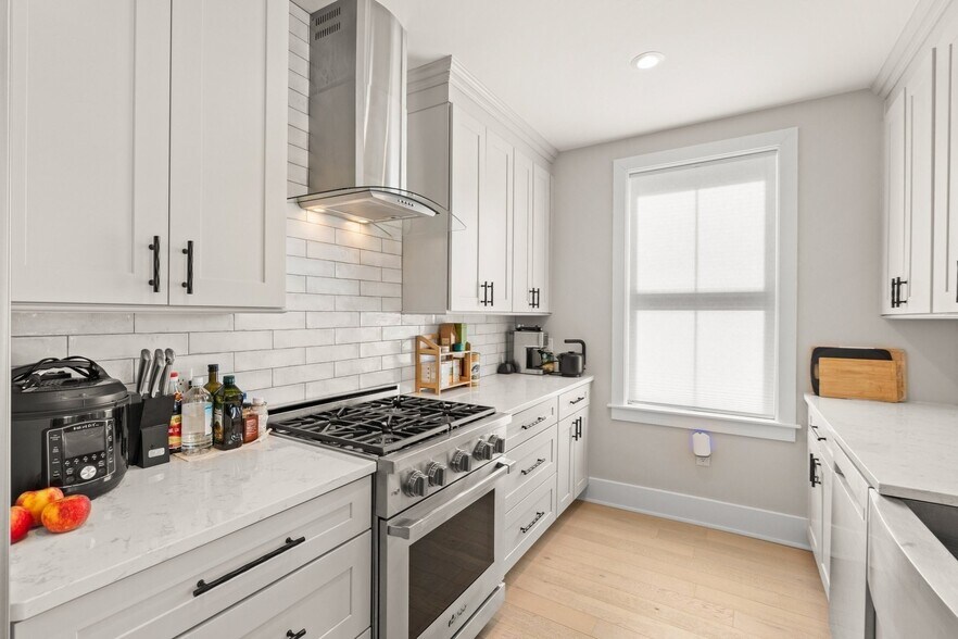 Building Photo - 11 Oak Grove Ter