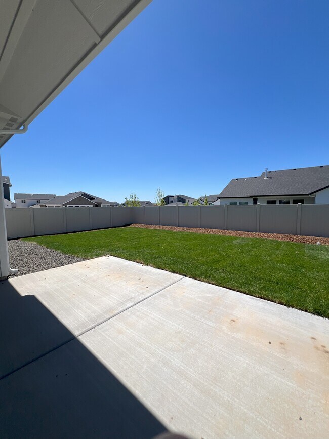 Building Photo - 2285 N Lithodora Ave