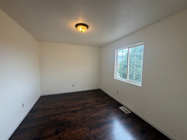 Building Photo - Chicoma Way 1832 NW