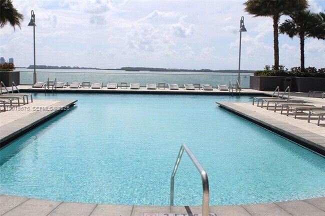 Building Photo - 1155 Brickell Bay Dr