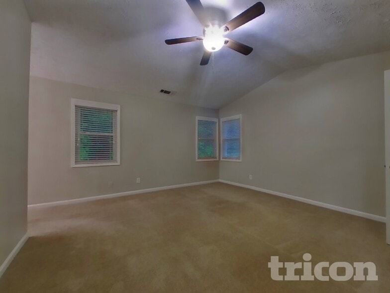 Building Photo - 811 Riverstone Ln
