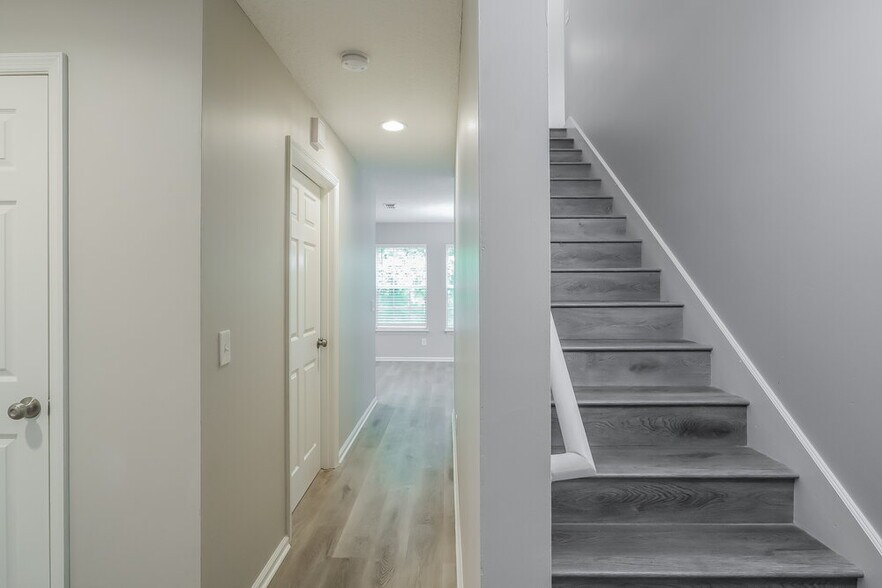 Building Photo - 4065 Dalry Dr