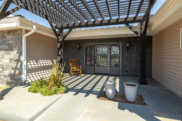 Building Photo - 134 Lakeshore Dr