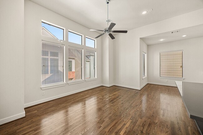 Building Photo - 3945 Tulane St