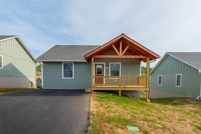 Building Photo - 171 Ava Wy