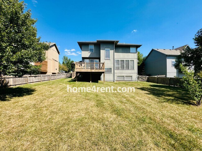 Building Photo - Gorgeous Olathe, 5 BR Home w/ Wood floors,...