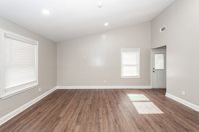 Building Photo - 3 Bedroom, 2 bathroom home in Moss Point - Ladson