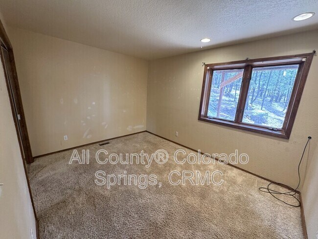 Building Photo - 380 Ponderosa Ln