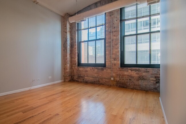 Building Photo - 801 S Wells St