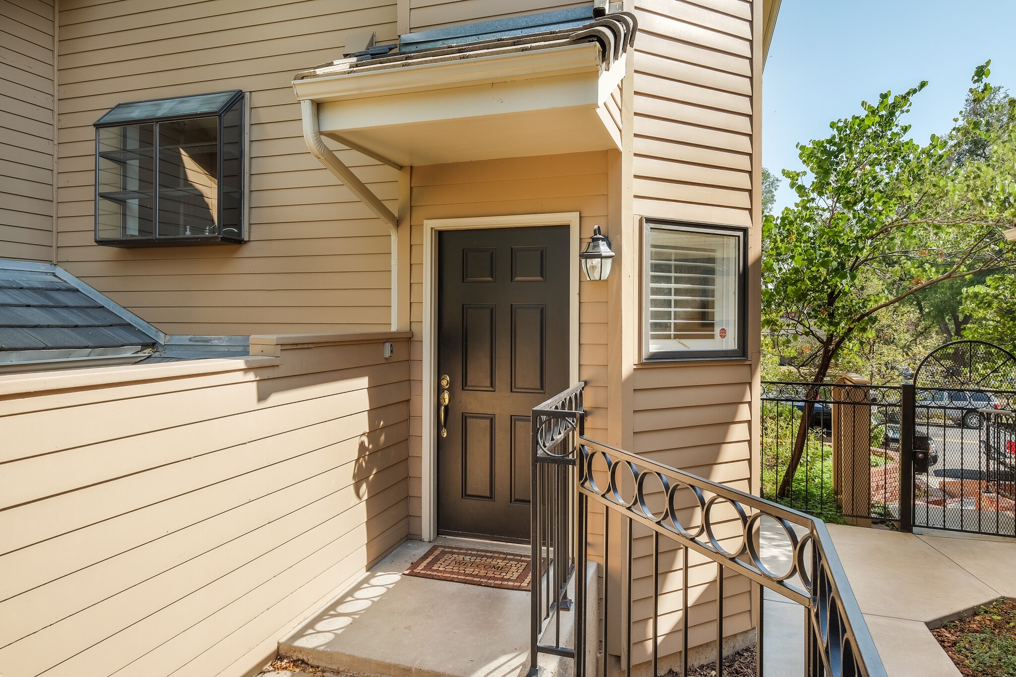 Front Dr - 3527 E 2nd Ave