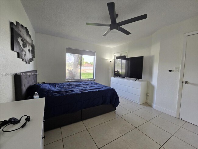 Building Photo - 1001 Coral Club Dr