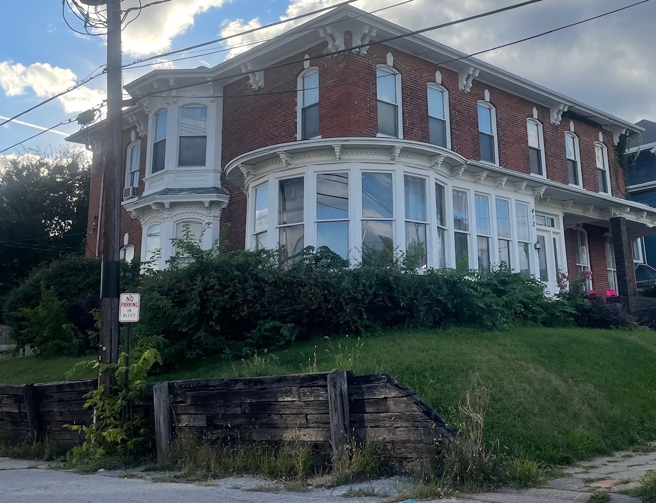 Enclosed Front Porch - 412 Iowa Ave