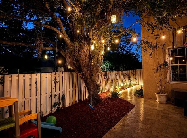 Building Photo - 131 Cameron Ct