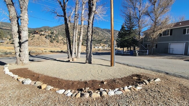 Building Photo - 6836 Lakewood Dr