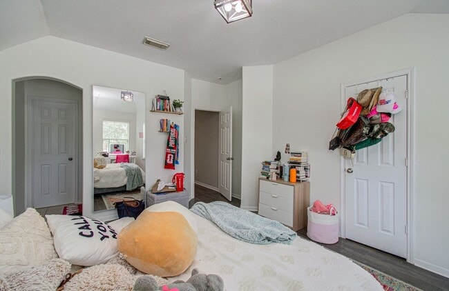 Building Photo - 26427 Sagewood Forest Dr