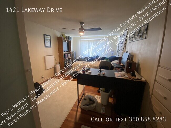 Building Photo - 1421 Lakeway Dr