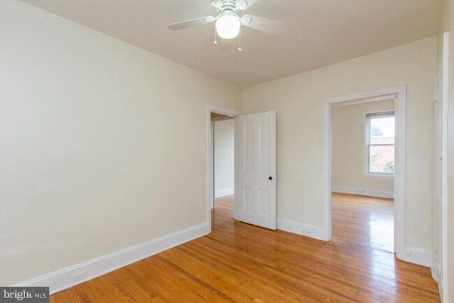 Building Photo - 2207 Catharine St