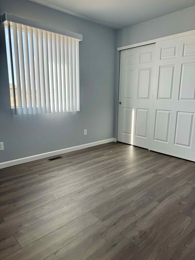 Building Photo - 324-326 W Coral Dr